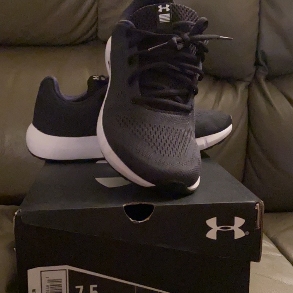 COPY - Women Under Armour size 7.5 tennis shoes
